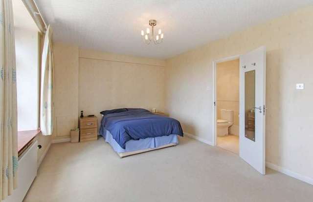  Image of 3 Bedroom Flat for sale at Manor Road East Cliff Bournemouth, BH1 3EJ