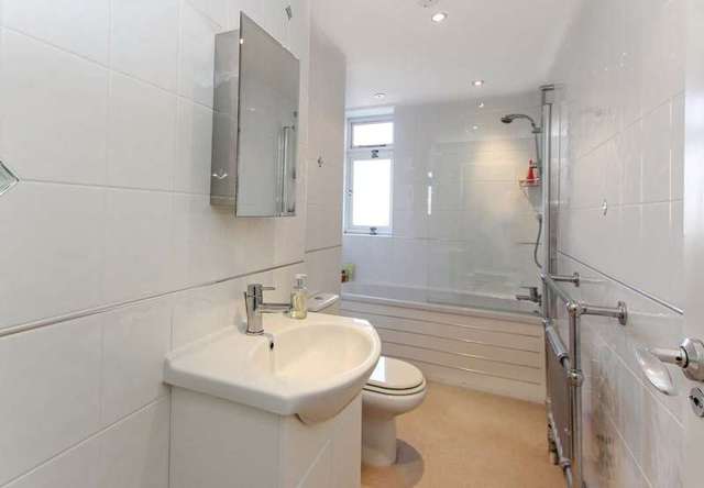  Image of 3 Bedroom Flat for sale at Manor Road East Cliff Bournemouth, BH1 3EJ