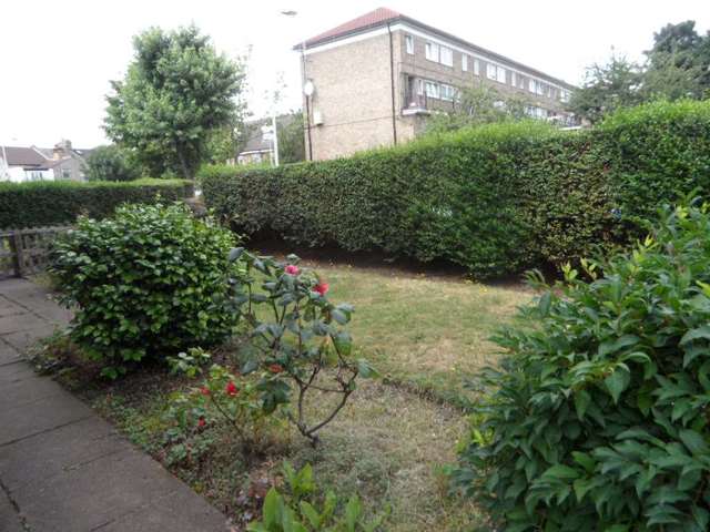  Image of 3 Bedroom Semi-Detached to rent at Eastbourne Road East Ham London, E6 6AU