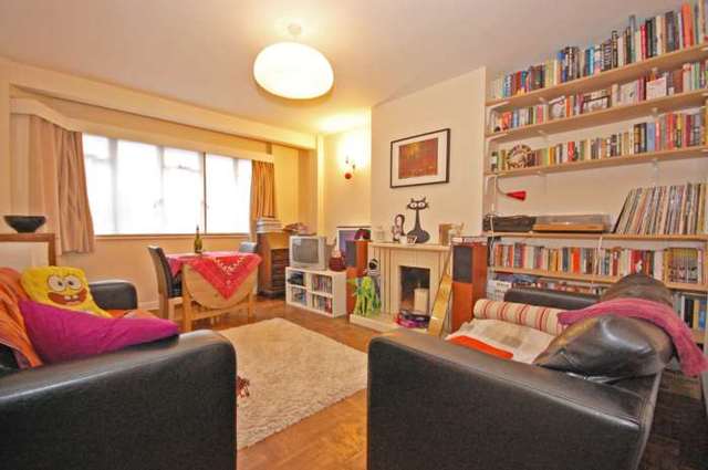  Image of 2 Bedroom Flat to rent at Elmbourne Road Balham London, SW17 8JS