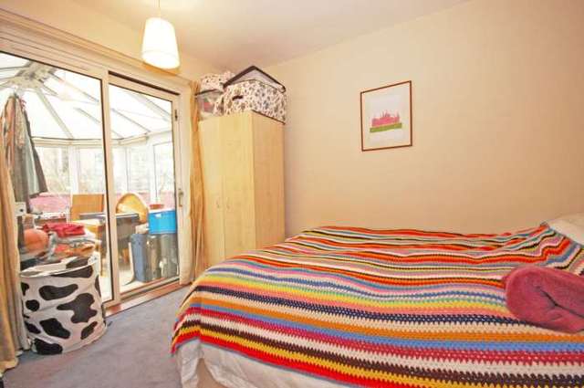  Image of 2 Bedroom Flat to rent at Elmbourne Road Balham London, SW17 8JS