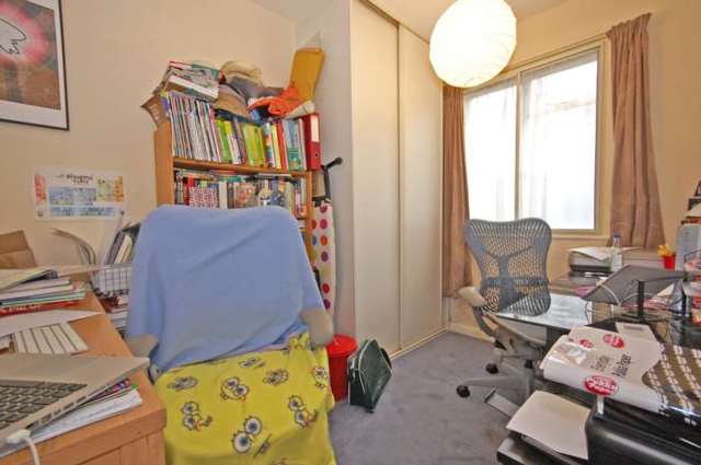  Image of 2 Bedroom Flat to rent at Elmbourne Road Balham London, SW17 8JS