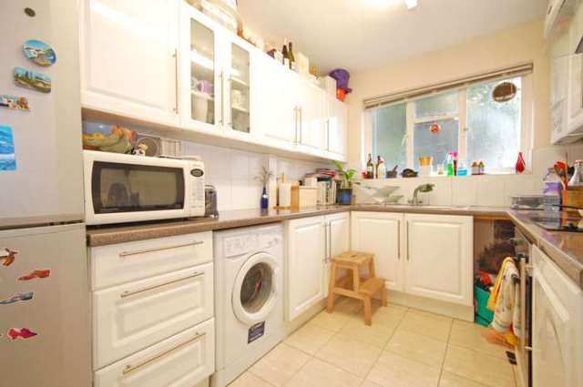 Image of 2 Bedroom Flat to rent at Elmbourne Road Balham London, SW17 8JS