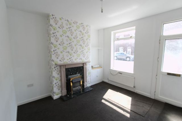  Image of 3 Bedroom Terraced for sale at Far Ings Road  Barton-Upon-Humber, DN18 5AZ