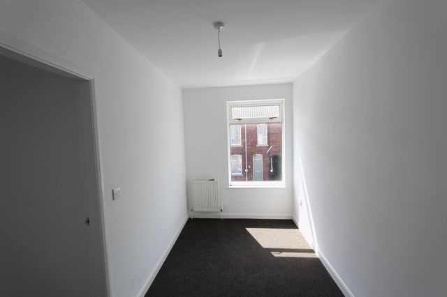  Image of 3 Bedroom Terraced for sale at Far Ings Road  Barton-Upon-Humber, DN18 5AZ
