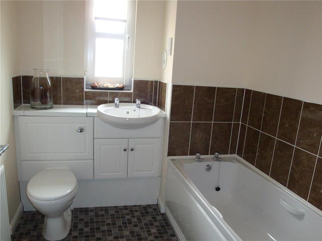  Image of 2 Bedroom Flat to rent at Dunfermline Fife Fife, KY11 8FY