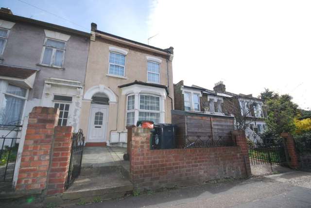  Image of 2 Bedroom Flat to rent at Goldsmith Road Leyton London, E10 5EX