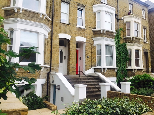  Image of 1 Bedroom Flat to rent at Grange Park  Ealing, W5 3PR