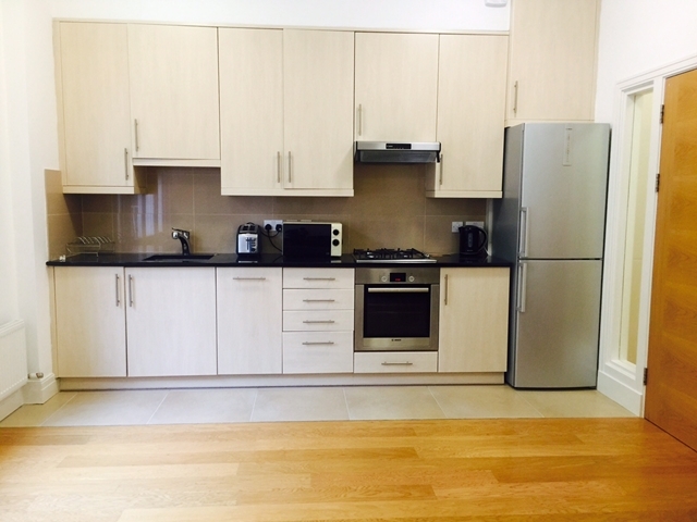  Image of 1 Bedroom Flat to rent at Grange Park  Ealing, W5 3PR