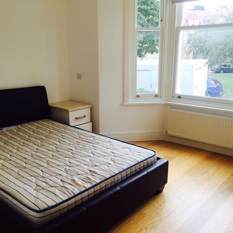  Image of 1 Bedroom Flat to rent at Grange Park  Ealing, W5 3PR