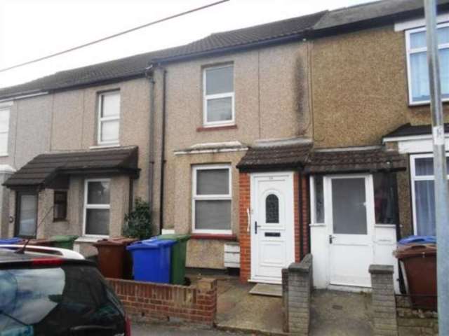  Image of 2 Bedroom Detached to rent at Brooke Road  Grays, RM17 5BU