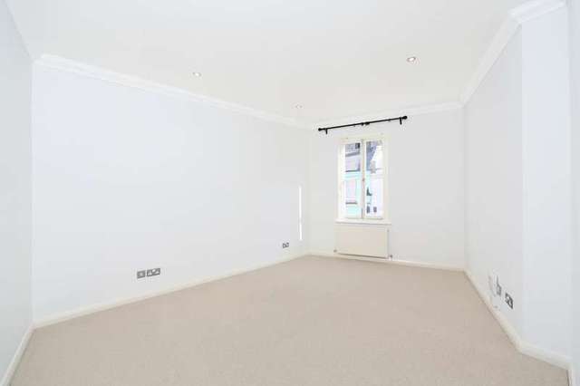  Image of 2 Bedroom Ground Flat to rent at Lancaster Mews  London, W2 3QQ