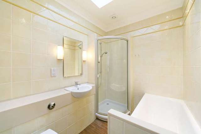  Image of 2 Bedroom Ground Flat to rent at Lancaster Mews  London, W2 3QQ