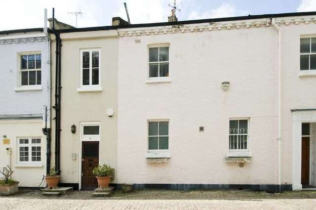  Image of 2 Bedroom Ground Flat to rent at Lancaster Mews  London, W2 3QQ