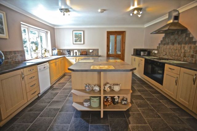  Image of 6 Bedroom Detached for sale at Okehampton, EX20 4DD