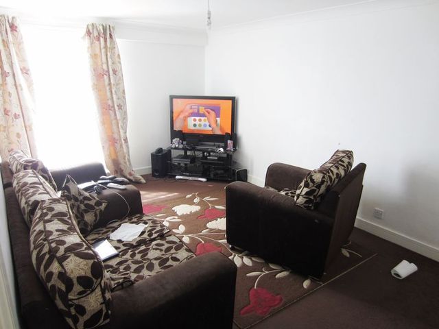  Image of 3 Bedroom Terraced to rent at Little Hill Way  Birmingham, B32 3RZ