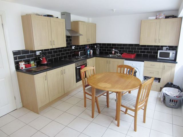  Image of 3 Bedroom Terraced to rent at Little Hill Way  Birmingham, B32 3RZ