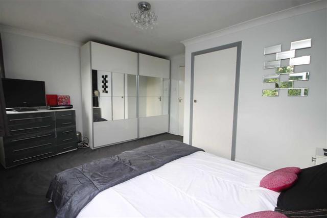  Image of 2 Bedroom Terraced for sale at Chigwell Essex Chigwell, IG7 4JE