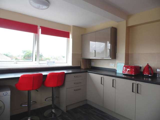 Image of 3 Bedroom Maisonette to rent at Manor Road  Benfleet, SS7 4HT
