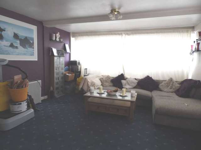  Image of 3 Bedroom Maisonette to rent at Manor Road  Benfleet, SS7 4HT
