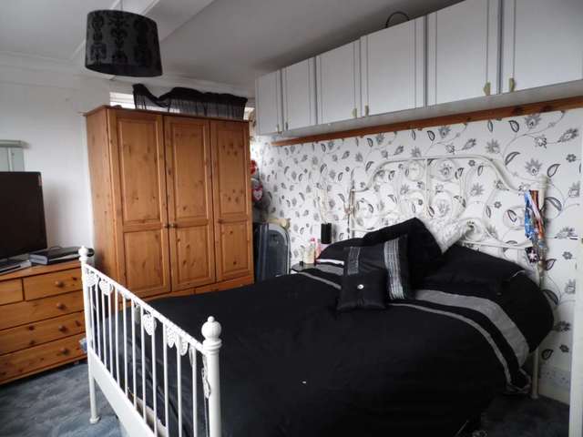  Image of 3 Bedroom Maisonette to rent at Manor Road  Benfleet, SS7 4HT