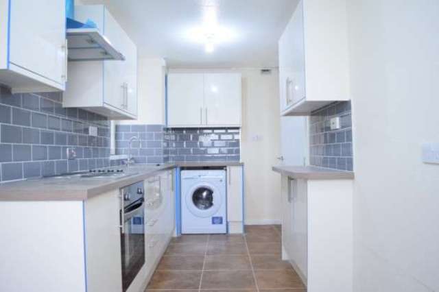  Image of 3 Bedroom Apartment for sale at Harts Lane  Barking, IG11 8LP