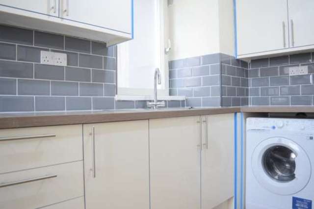  Image of 3 Bedroom Apartment for sale at Harts Lane  Barking, IG11 8LP