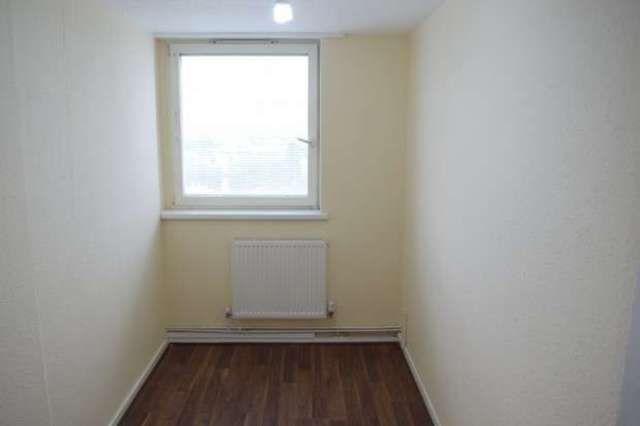  Image of 3 Bedroom Apartment for sale at Harts Lane  Barking, IG11 8LP