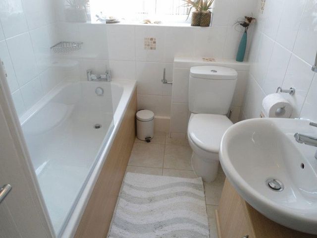 Image of 1 Bedroom Flat to rent at Church Road North Mundham Chichester, PO20 1JU