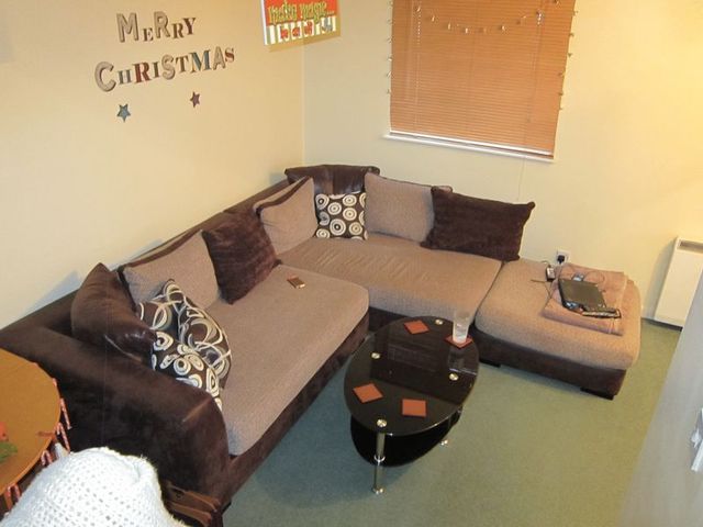  Image of 1 Bedroom Semi-Detached to rent at Orchard Close  Ashford, TW15 1JD
