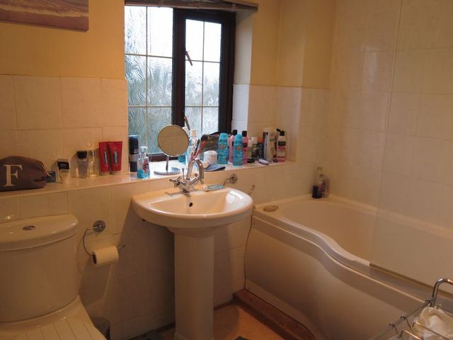  Image of 1 Bedroom Semi-Detached to rent at Orchard Close  Ashford, TW15 1JD