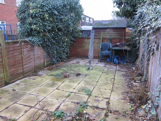  Image of 1 Bedroom Semi-Detached to rent at Orchard Close  Ashford, TW15 1JD