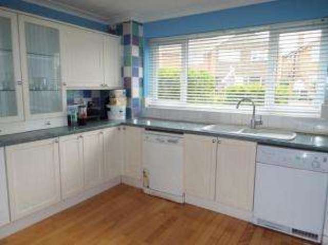  Image of 3 Bedroom Semi-Detached for sale at Luton Bedfordshire Leagrave, LU4 0PX