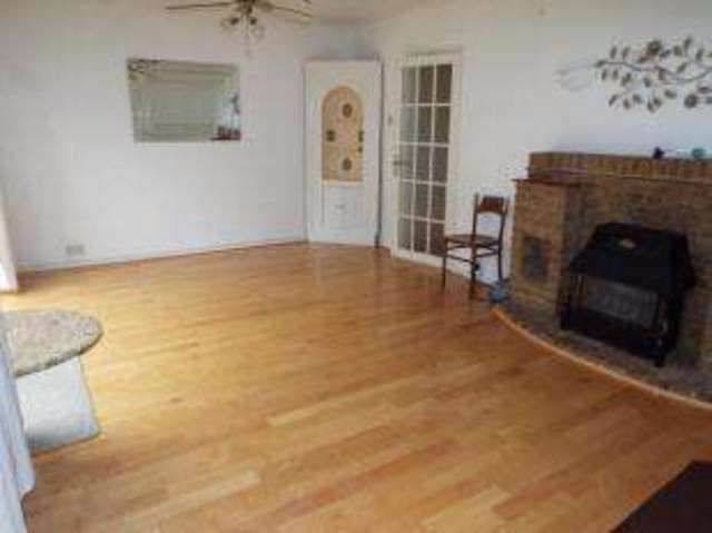  Image of 3 Bedroom Semi-Detached for sale at Luton Bedfordshire Leagrave, LU4 0PX