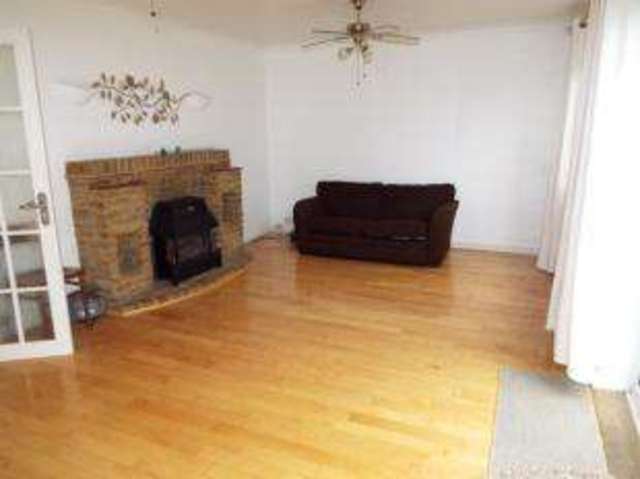  Image of 3 Bedroom Semi-Detached for sale at Luton Bedfordshire Leagrave, LU4 0PX