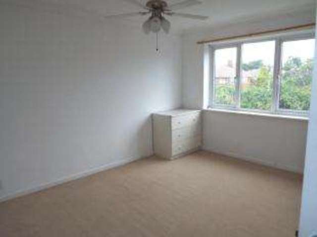  Image of 3 Bedroom Semi-Detached for sale at Luton Bedfordshire Leagrave, LU4 0PX