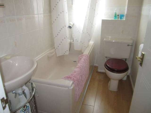  Image of 2 Bedroom End of Terrace to rent at Lechlade Gloucestershire, GL7 3SE