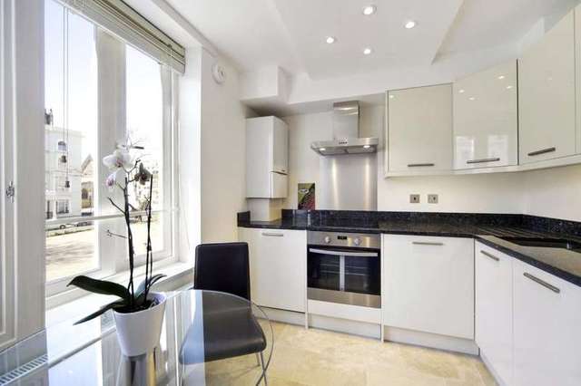 Image of 1 Bedroom Flat to rent at Powis Square  London, W11 2BN