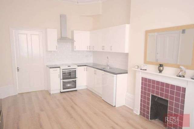  Image of Flat for sale at Regent Square  London, WC1H 8HZ