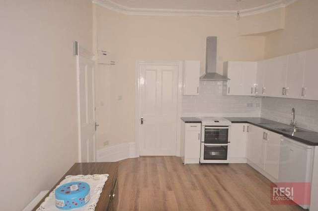  Image of Flat for sale at Regent Square  London, WC1H 8HZ