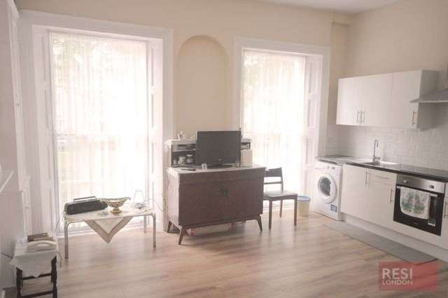  Image of Flat for sale at Regent Square  London, WC1H 8HZ