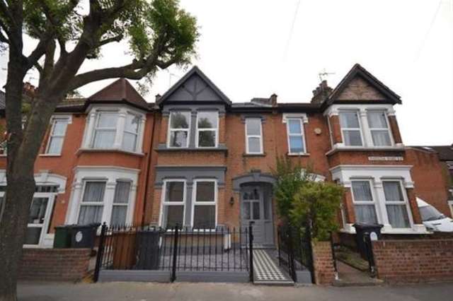  Image of 4 Bedroom Terraced to rent at London, E11 4DF