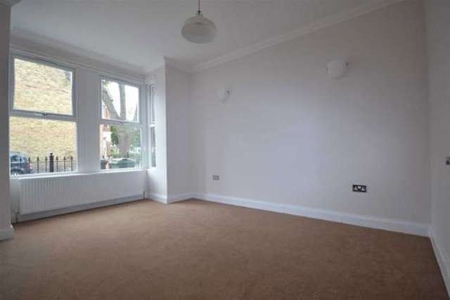  Image of 4 Bedroom Terraced to rent at London, E11 4DF