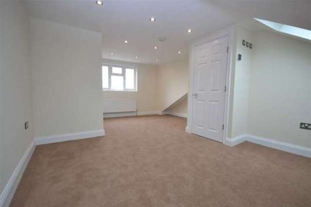  Image of 4 Bedroom Terraced to rent at London, E11 4DF