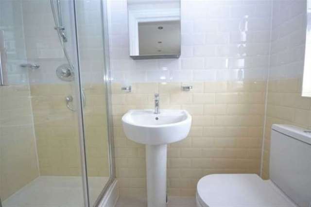  Image of 4 Bedroom Terraced to rent at London, E11 4DF