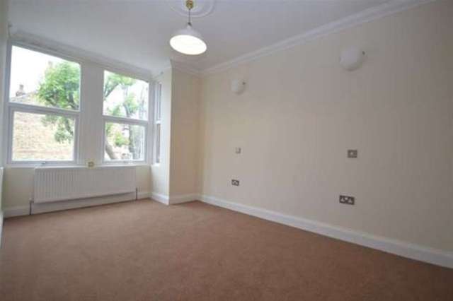  Image of 4 Bedroom Terraced to rent at London, E11 4DF