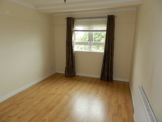  Image of 3 Bedroom Flat to rent at Burnside Glasgow Glasgow, G73 4ND