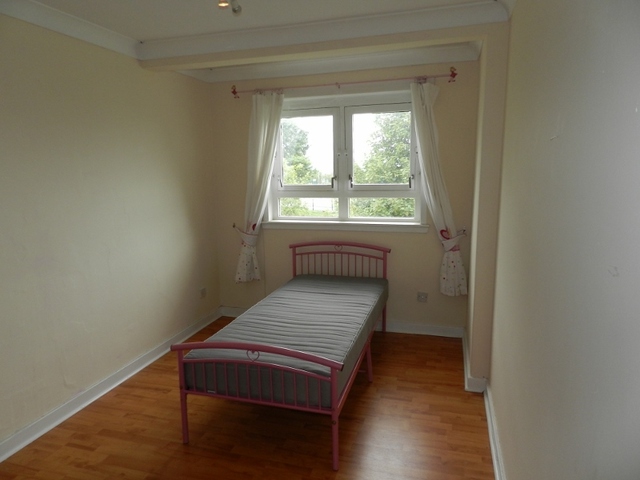  Image of 3 Bedroom Flat to rent at Burnside Glasgow Glasgow, G73 4ND