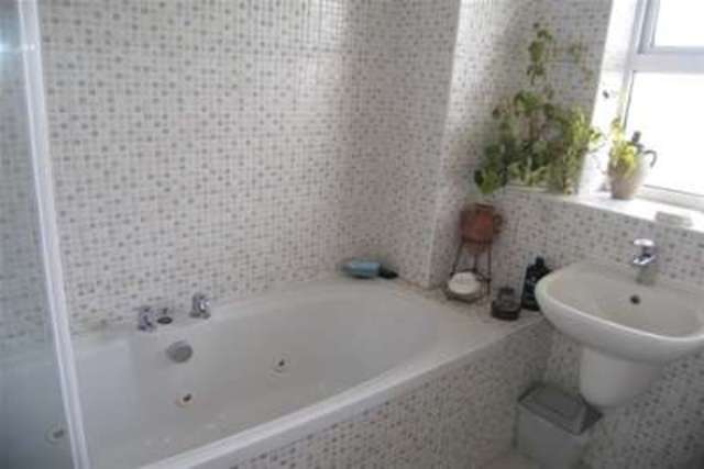  Image of 2 Bedroom Flat to rent at Hove, BN3 3AA
