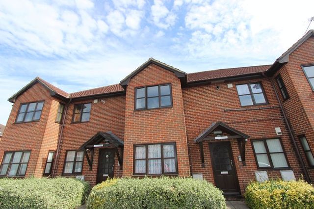  Image of 2 Bedroom Flat for sale at Grove Road Shirley Southampton, SO15 3GG